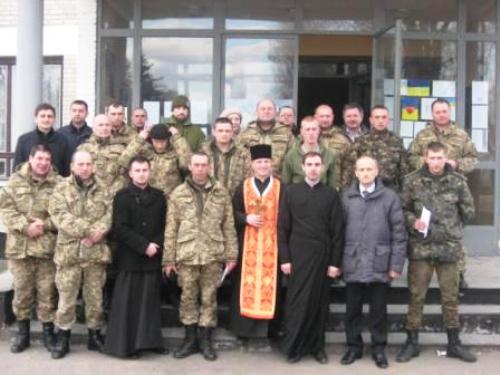 Івано-Франківська молодь УГКЦ  провела духовну зустріч з військовими на полігонію.(ФОТО)